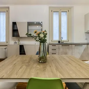 Beplace In Isola Milan