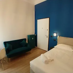 Blue Design In Casa Epoca Isola Garibaldi Milano